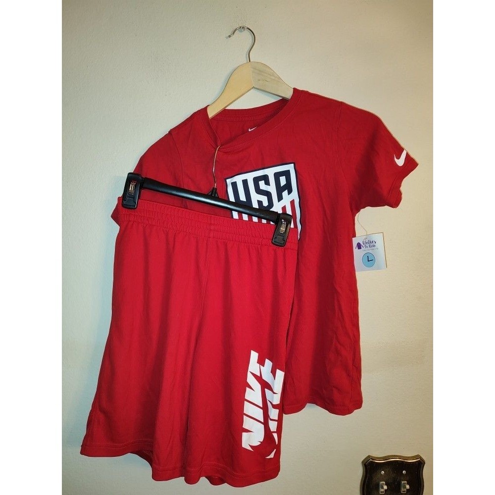 Boys Nike Set of 2: NWT Nike Red T Shirt Sz L and Pre owned Nike Red Shorts Sz L